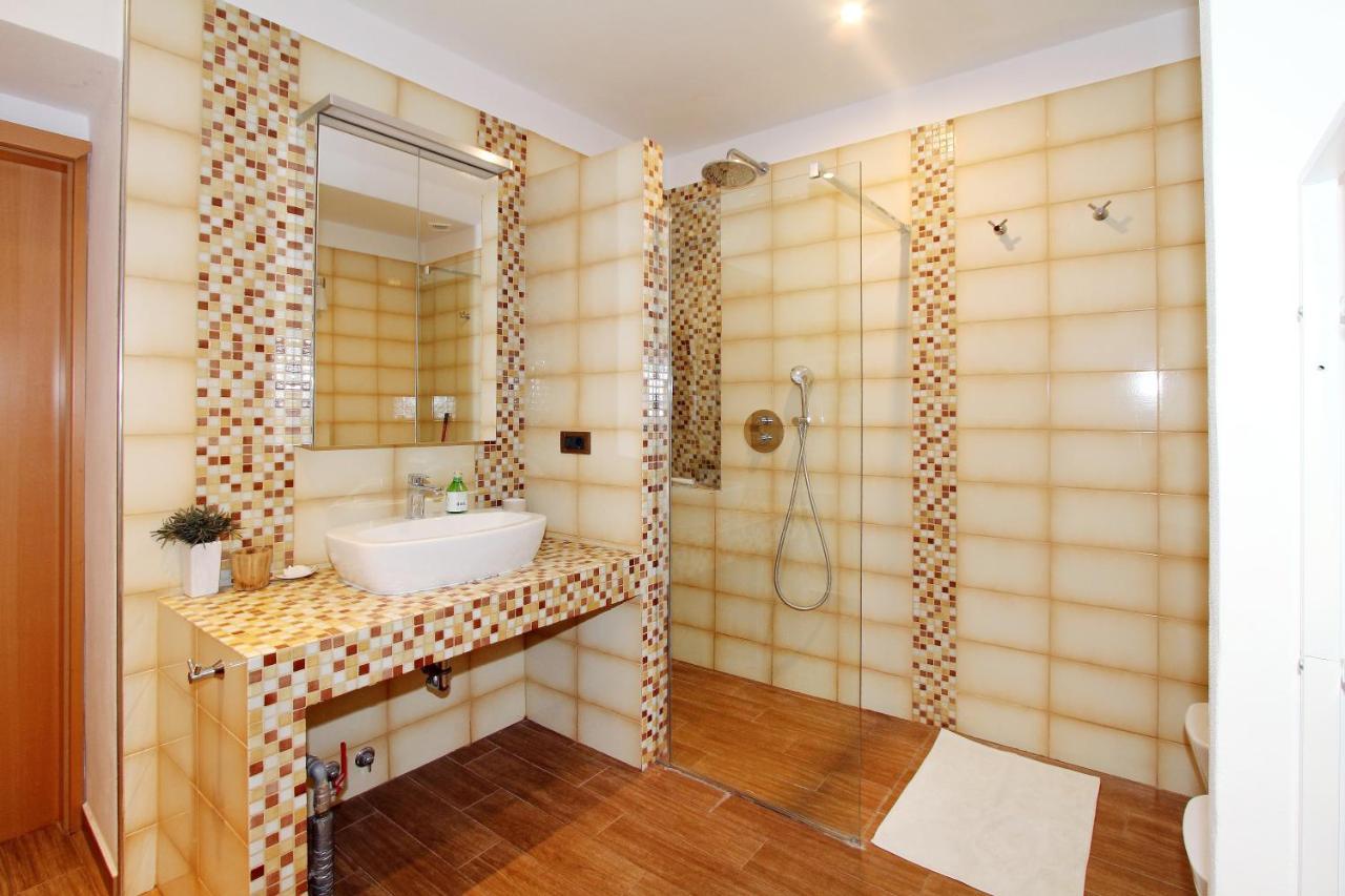 Apartment Dezo Istria Ізола Екстер'єр фото